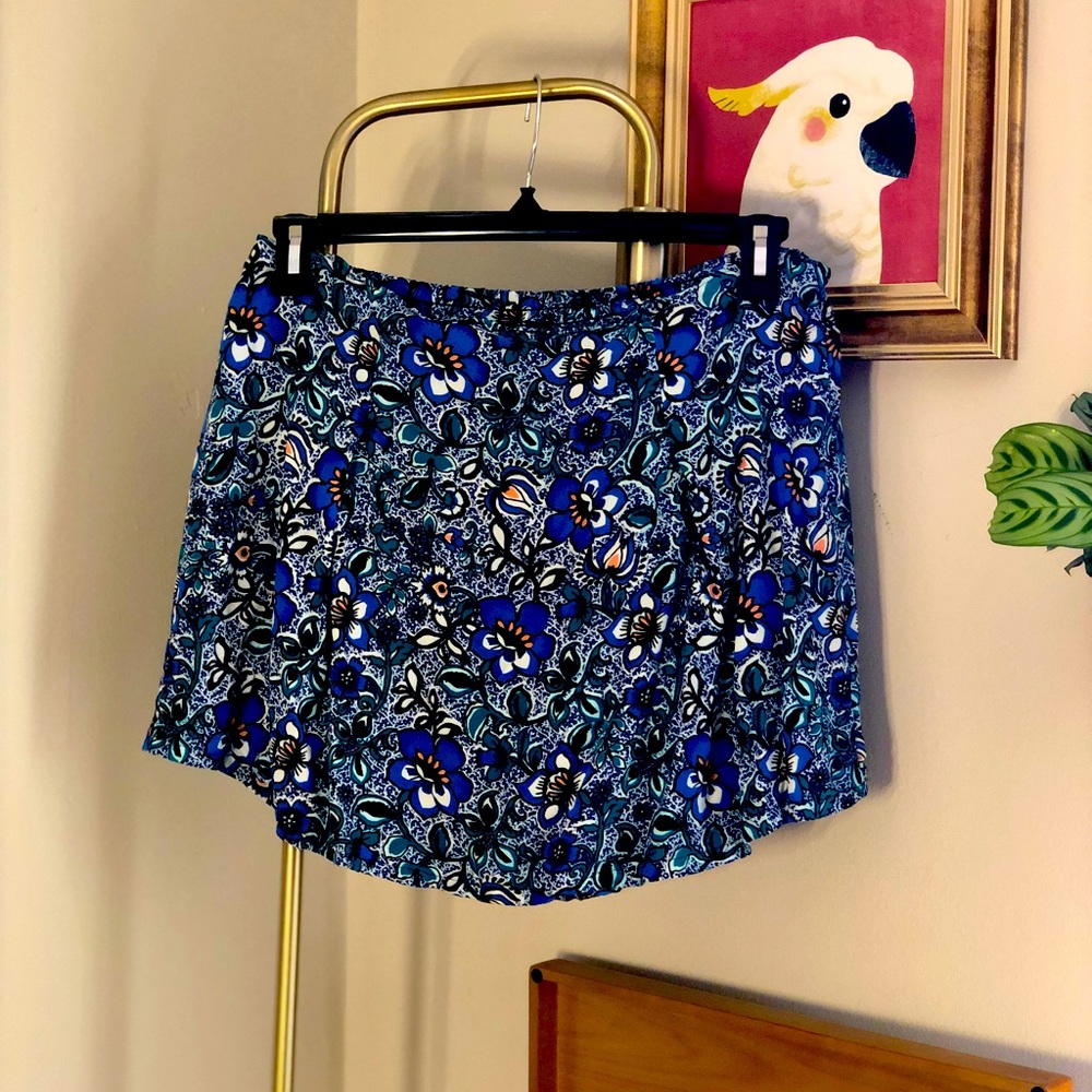 Blue Floral Express Skort size Large